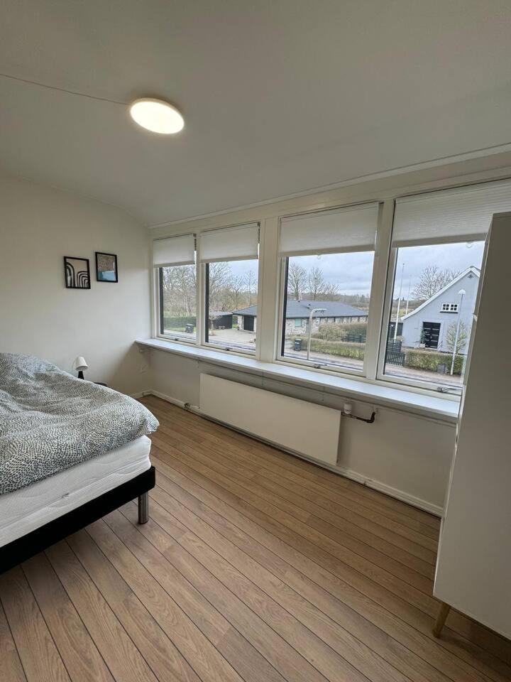Charming House For 11 Persons In With Luxury Rooftop Deck & Free Parking Villa *