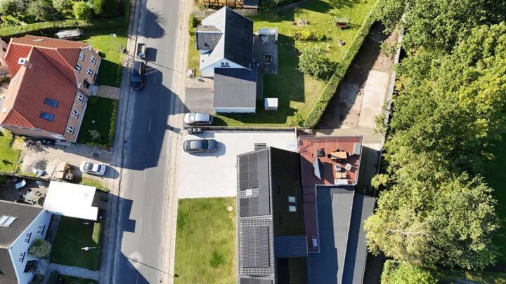 Charming House For 11 Persons In With Luxury Rooftop Deck & Free Parking Villa