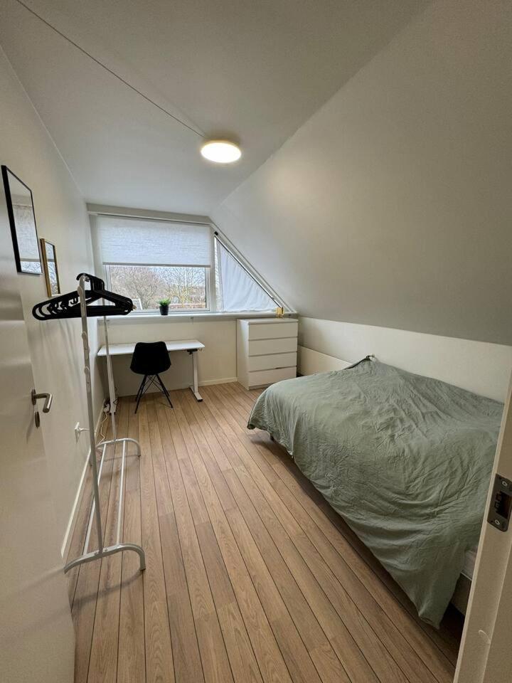 Charming House For 11 Persons In With Luxury Rooftop Deck & Free Parking